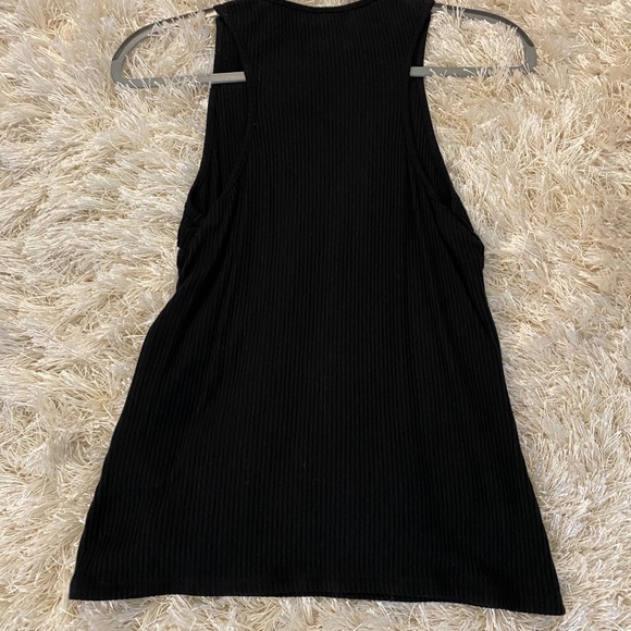 Redhaute Ruffle V-Neck Tank - Picture 3 of 3